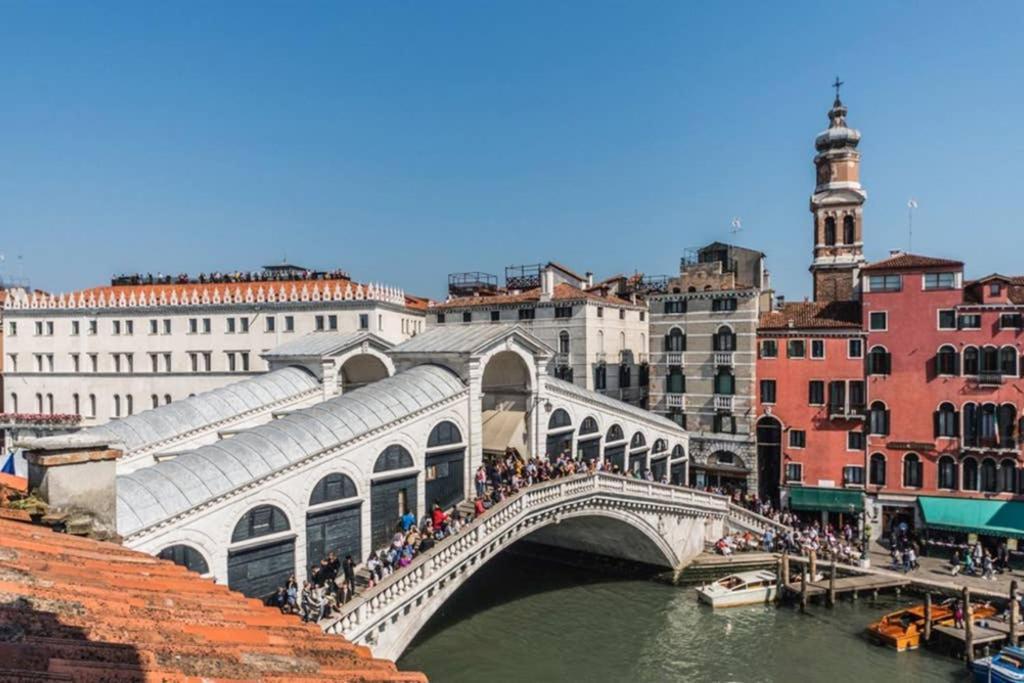 Rialto Apartment With Canal Grande View Venesia Bagian luar foto