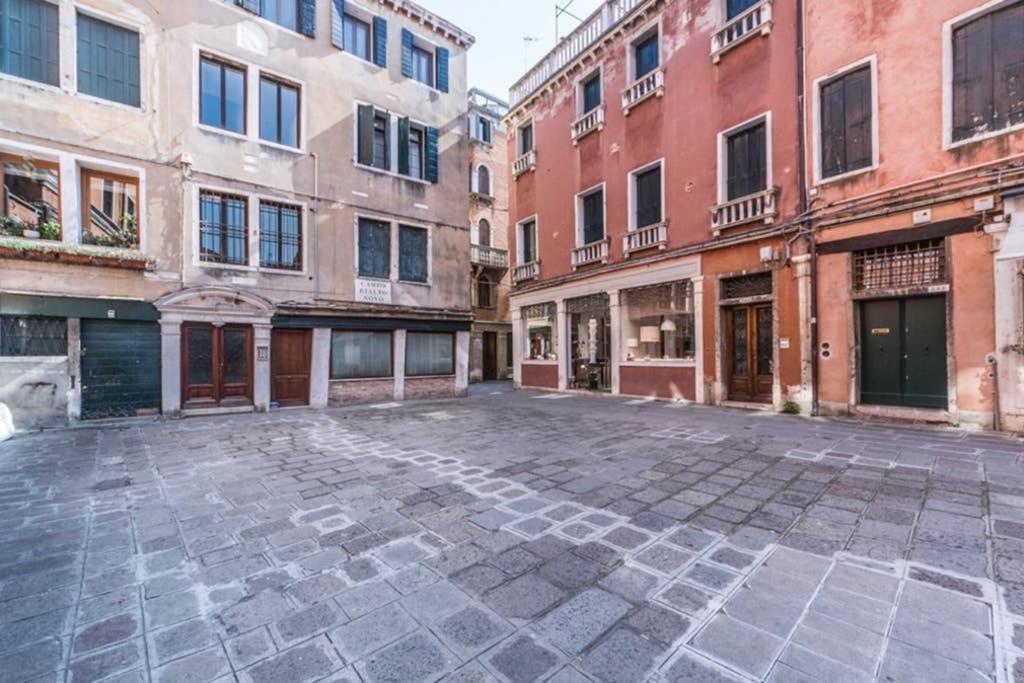 Rialto Apartment With Canal Grande View Venesia Bagian luar foto