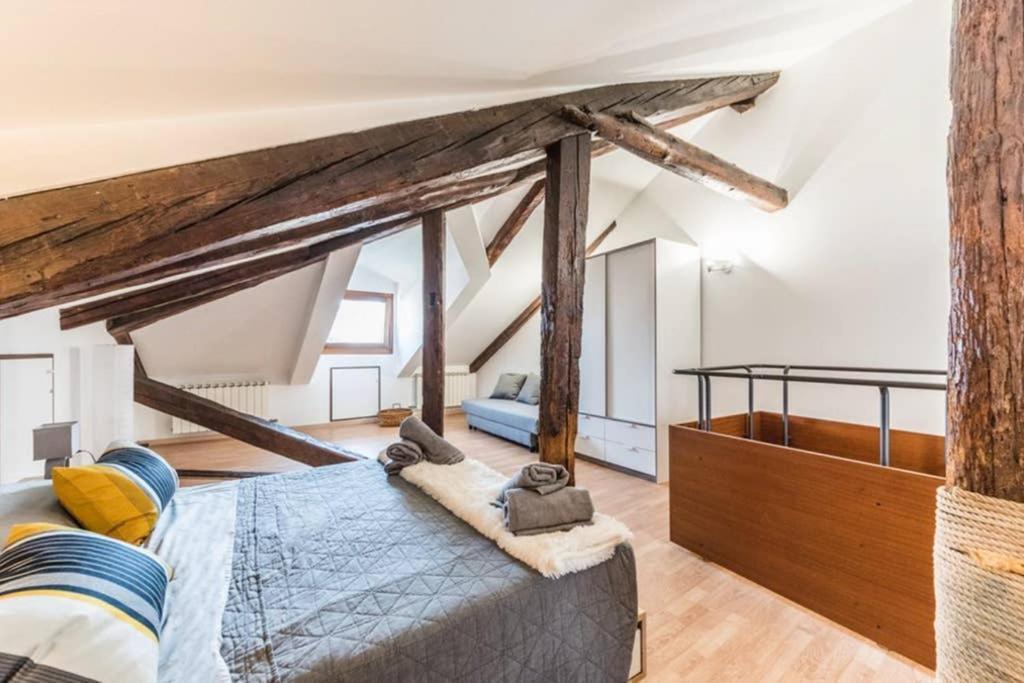 Rialto Apartment With Canal Grande View Venesia Bagian luar foto