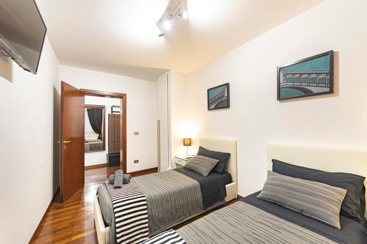 Rialto Apartment With Canal Grande View Venesia Bagian luar foto