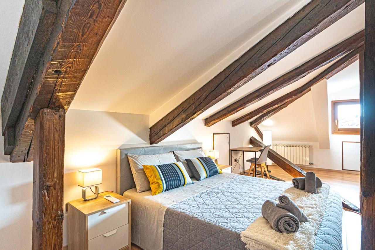 Rialto Apartment With Canal Grande View Venesia Bagian luar foto