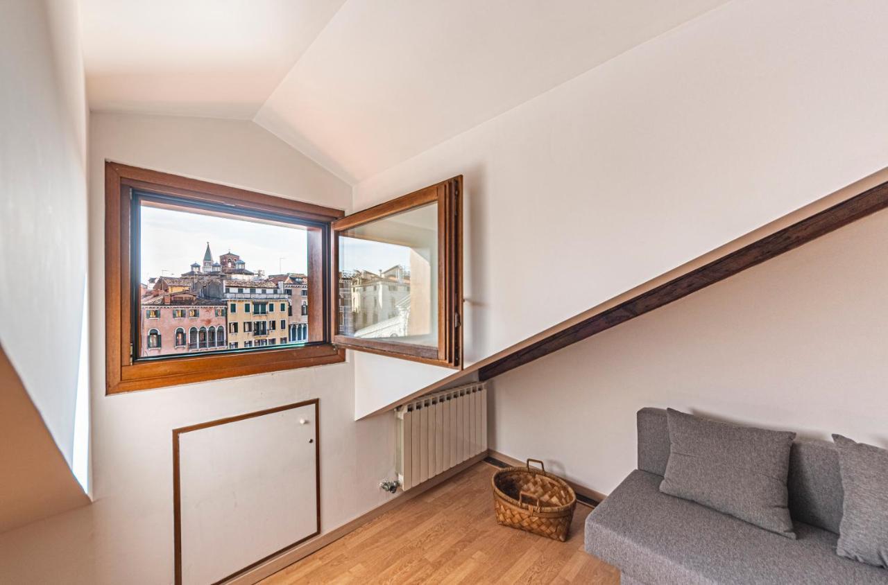 Rialto Apartment With Canal Grande View Venesia Bagian luar foto