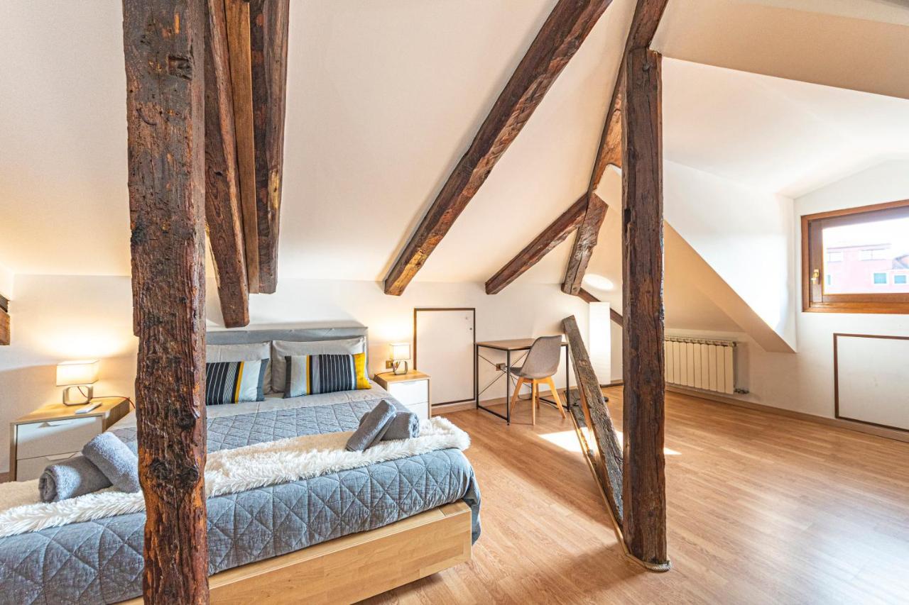 Rialto Apartment With Canal Grande View Venesia Bagian luar foto