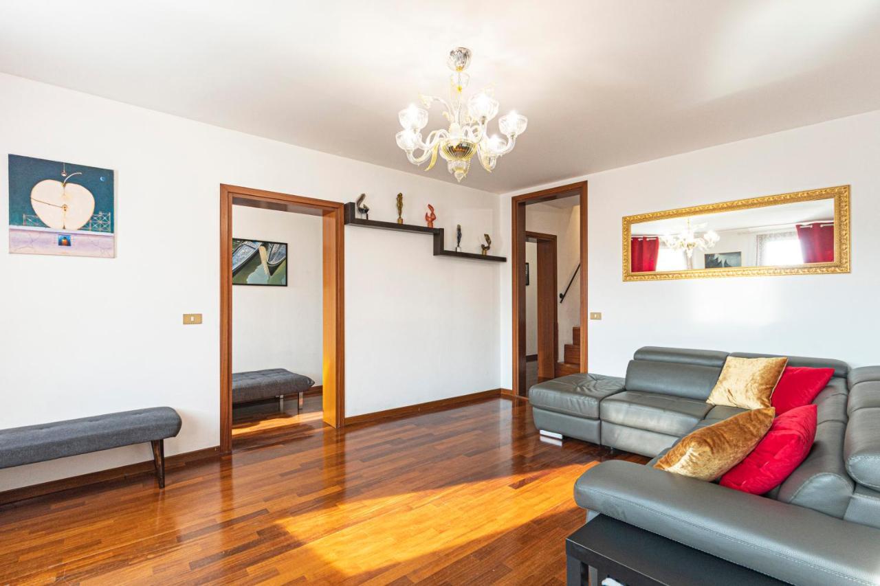 Rialto Apartment With Canal Grande View Venesia Bagian luar foto