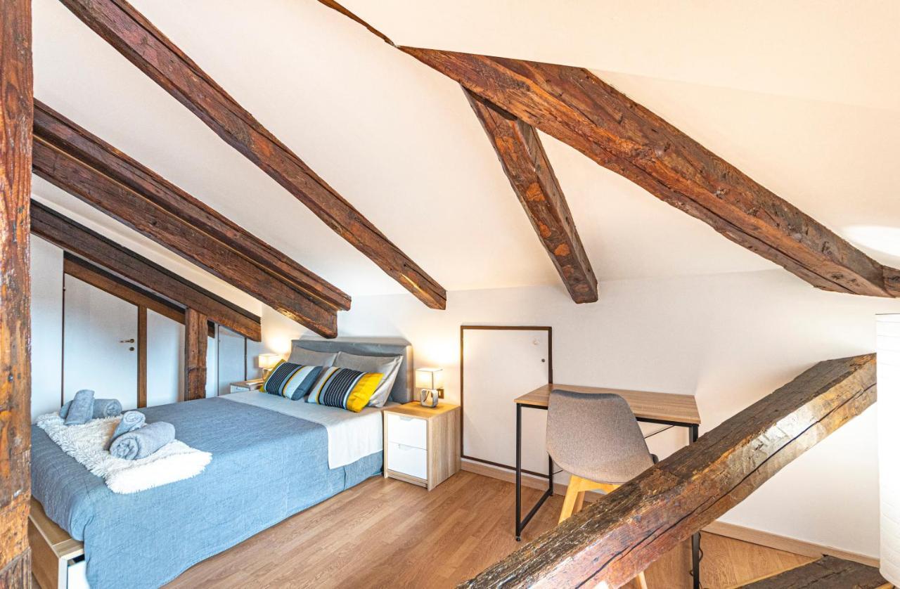 Rialto Apartment With Canal Grande View Venesia Bagian luar foto