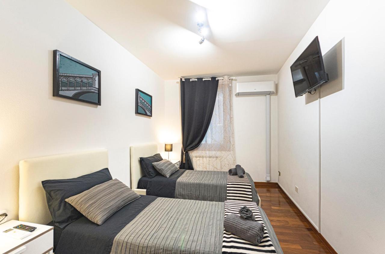 Rialto Apartment With Canal Grande View Venesia Bagian luar foto